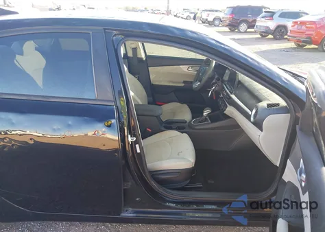 2022 Kia Forte Lxs z USA, uszkodzony, nr VIN 3KPF24AD9NE474511